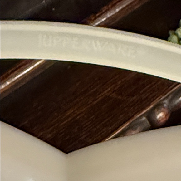 Tupperware Cream Dual-Sided Measuring Cup - Picture 2 of 3